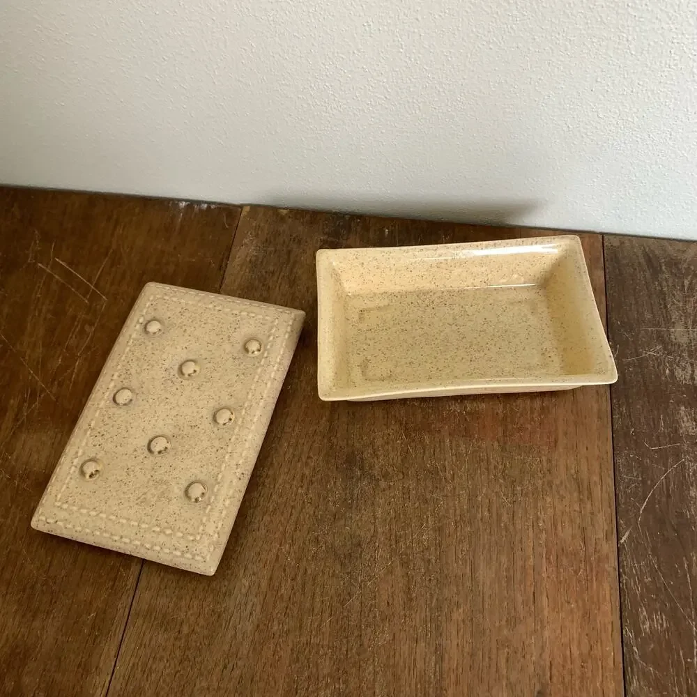 VINTAGE cream gold ottoman style trinket jewelry box ceramic Signed by Nelson‎